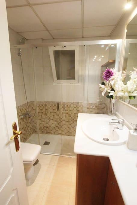 Clasica: Amigos Y Familia. Parking Gratis! Appartement Sevilla